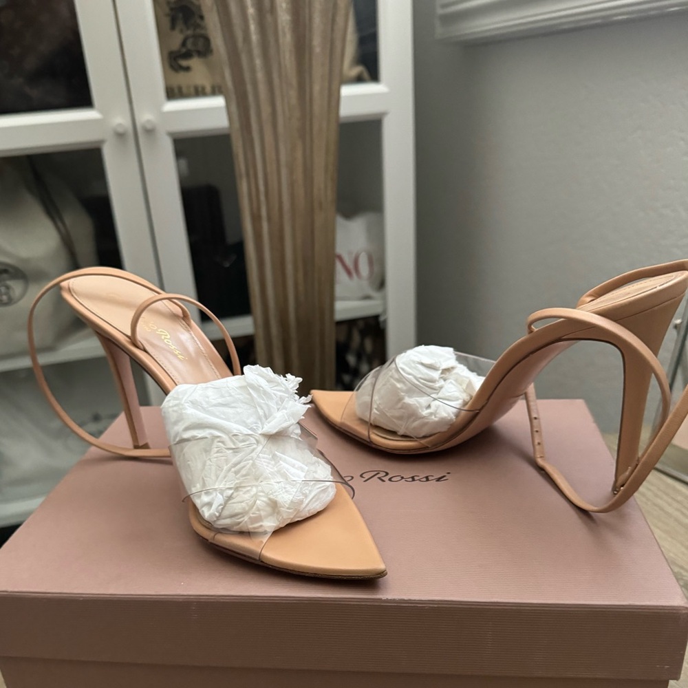 Gianvito Rossi like new only worn them once 💯 authentic
